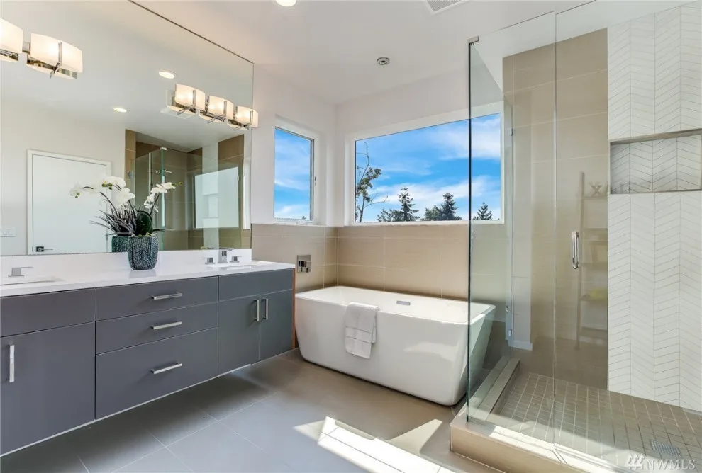 Kirkland Contemporary Residence by Seattle Custom Contractors - Photo 9