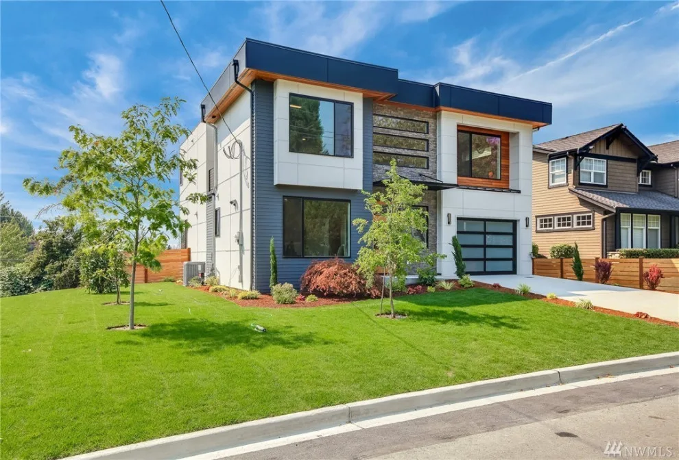 Kirkland Contemporary Residence by Seattle Custom Contractors - Photo 12