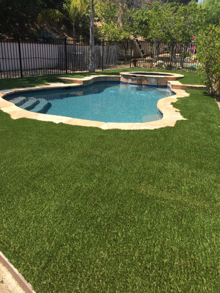 Orange County Residence - Gorgeous Pool and Spa Turf by Allstate Landscape & Southwest Greens - Photo 3
