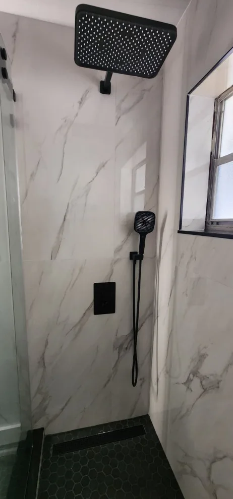 Revitalized Spaces, Contemporary Style: A Bathroom Makeover by Kitchen Solvers Of Fort Lauderdale - Photo 3