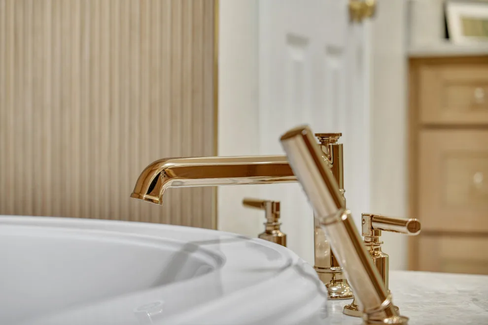 highland - restroom by Joel Gomez Rivas - Photo 10