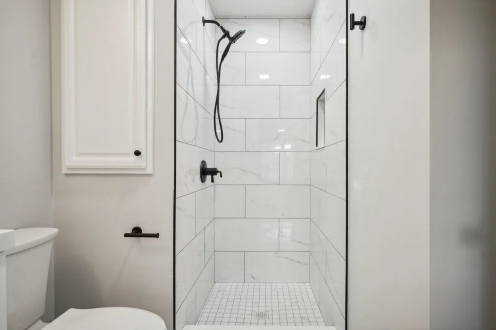 Fast Bath Makeover - Photo 2