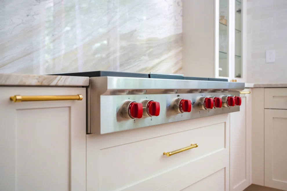 Exploring a Stunning Transitional Kitchen with Quartzite Countertops by Boss Design Center - Photo 9