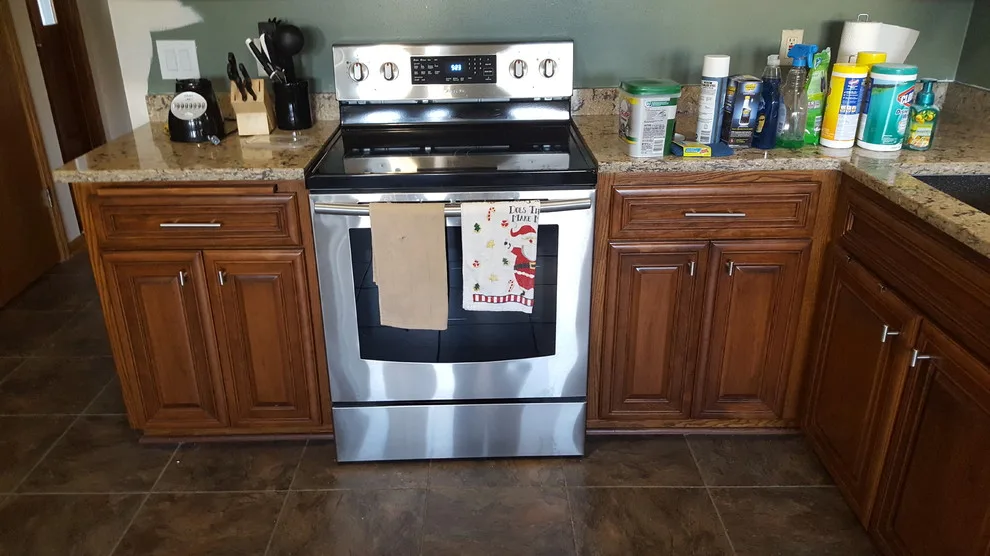 Design Decorating & Kitchens LLC - Photo 4