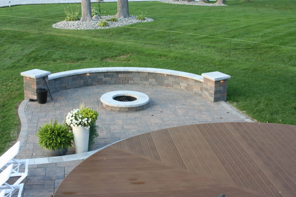 Contemporary Lakeside Entertaining by Barkman Landscaping INC - Photo 20