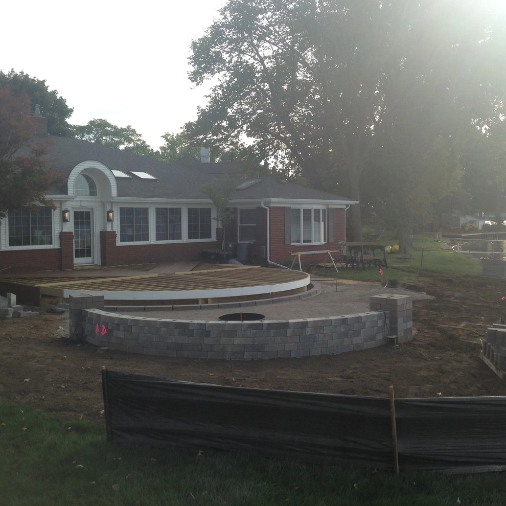 Contemporary Lakeside Entertaining by Barkman Landscaping INC - Photo 13