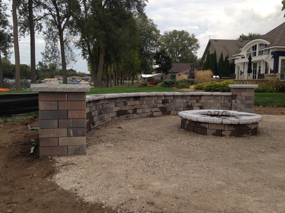Contemporary Lakeside Entertaining by Barkman Landscaping INC - Photo 11