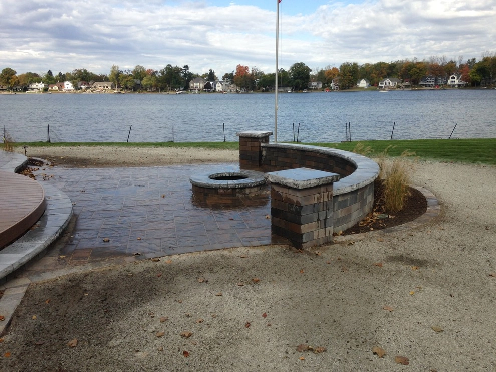Contemporary Lakeside Entertaining by Barkman Landscaping INC - Photo 6