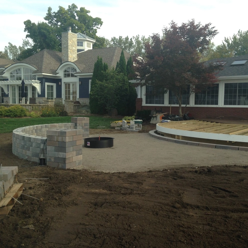 Contemporary Lakeside Entertaining by Barkman Landscaping INC - Photo 10
