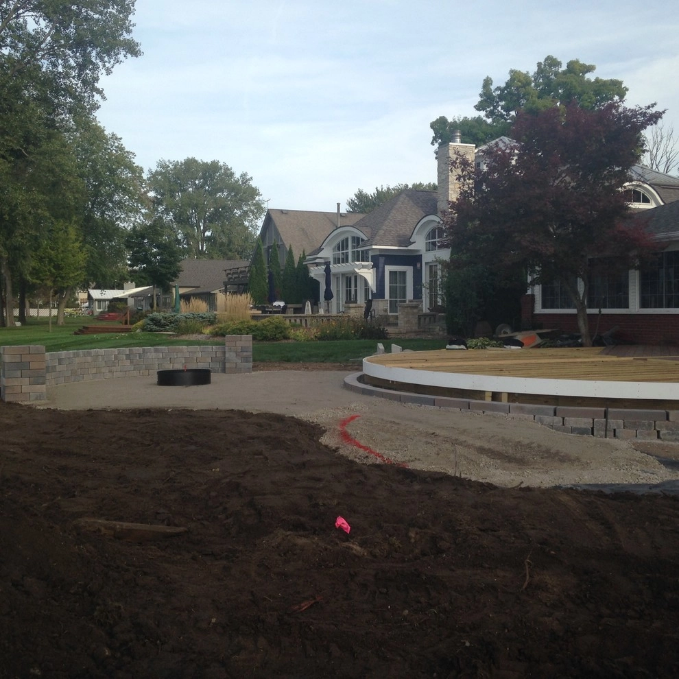 Contemporary Lakeside Entertaining by Barkman Landscaping INC - Photo 17
