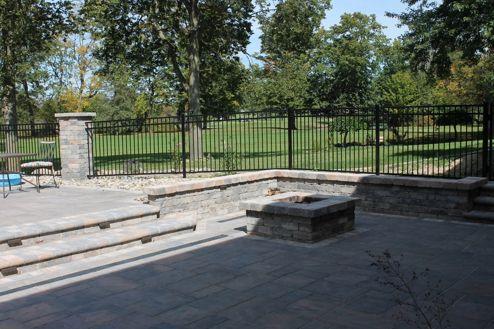 Backyard Entertaining Space by Barkman Landscaping INC - Photo 2