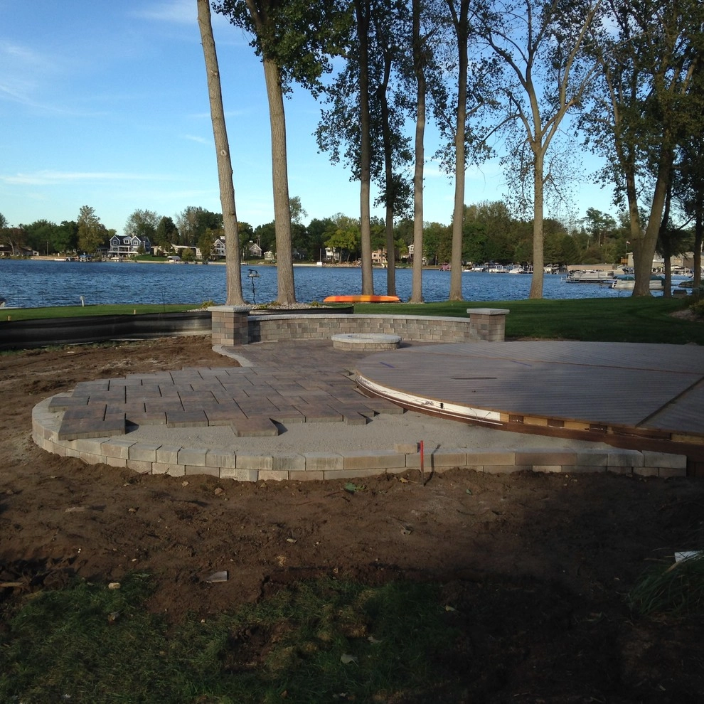 Contemporary Lakeside Entertaining by Barkman Landscaping INC - Photo 19
