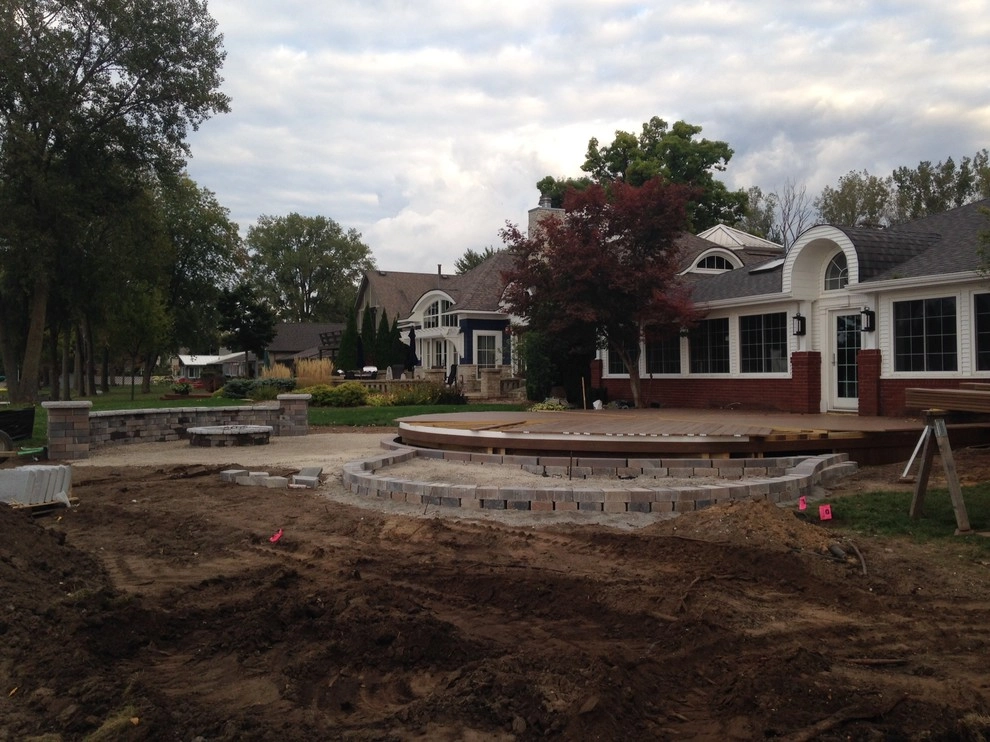 Contemporary Lakeside Entertaining by Barkman Landscaping INC - Photo 21
