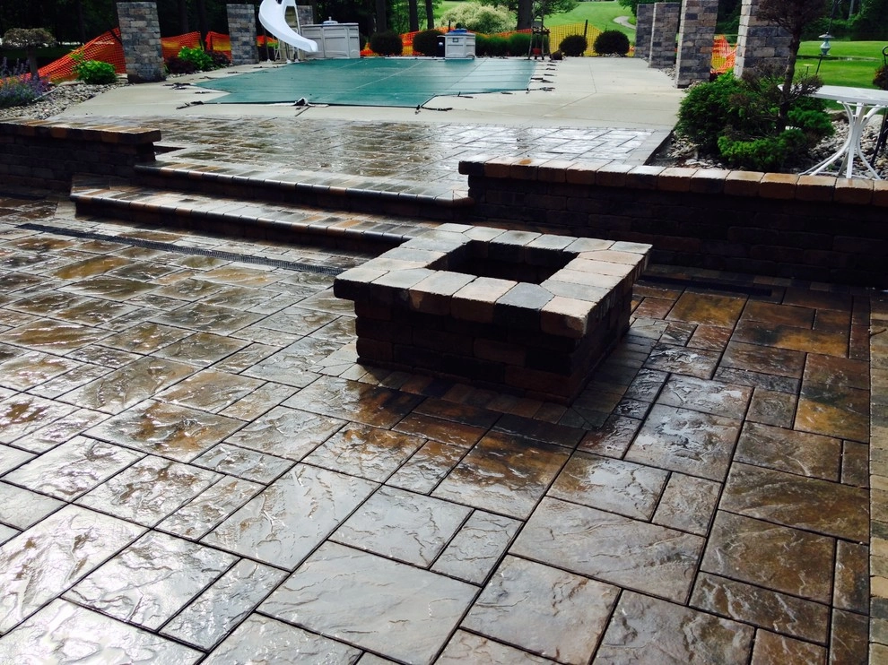 Backyard Entertaining Space by Barkman Landscaping INC - Photo 4