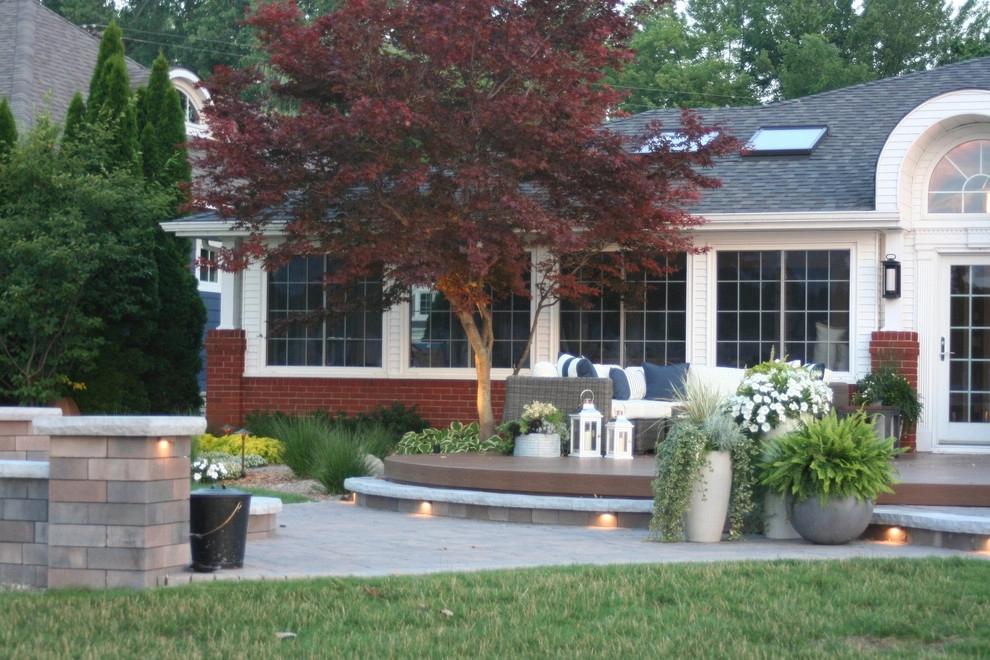 Contemporary Lakeside Entertaining by Barkman Landscaping INC - Photo 7