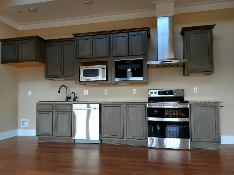 Sacco Built - Photo 3
