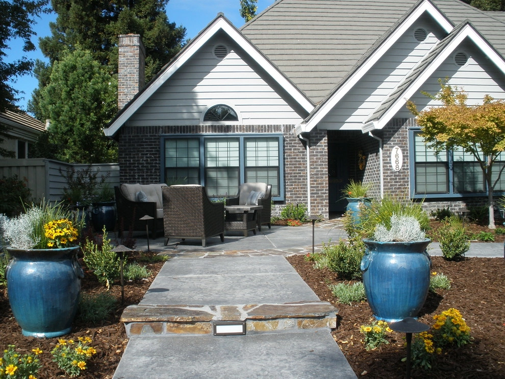Blue Pots Create a Courtyard Feel in Sacramento Front Yard by Bluestar Landscape Designers - Photo 3