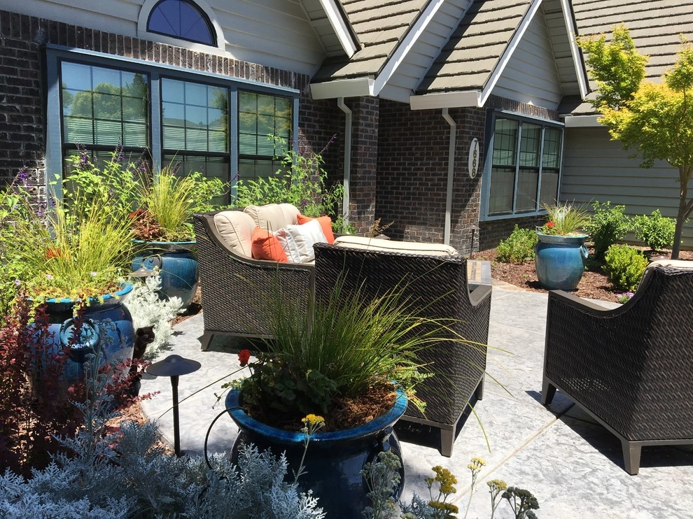 Blue Pots Create a Courtyard Feel in Sacramento Front Yard by Bluestar Landscape Designers - Photo 6
