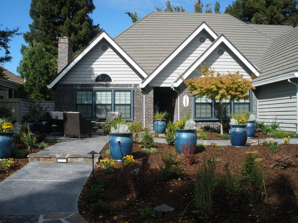 Blue Pots Create a Courtyard Feel in Sacramento Front Yard by Bluestar Landscape Designers - Photo 7
