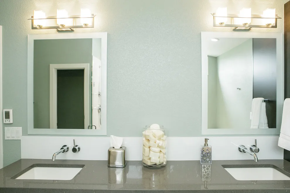 Sleek and Contemporary Main Bathroom by Renovative Resource - Photo 8