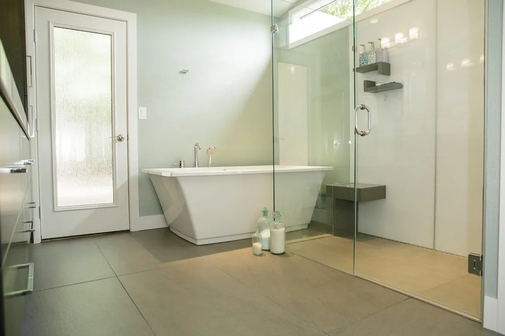Sleek and Contemporary Main Bathroom by Renovative Resource - Photo 3