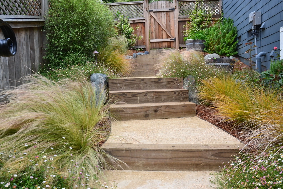 Traditional Tiburon Garden by Bon Terra Landscapes Inc. - Photo 3