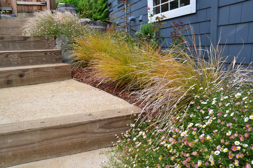 Traditional Tiburon Garden by Bon Terra Landscapes Inc. - Photo 8