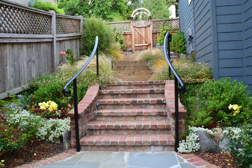 Traditional Tiburon Garden by Bon Terra Landscapes Inc. - Photo 6