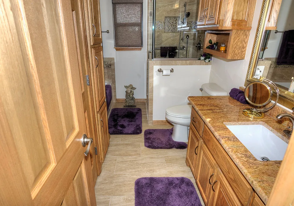 Modern Bathroom by Home Renew - Photo 6