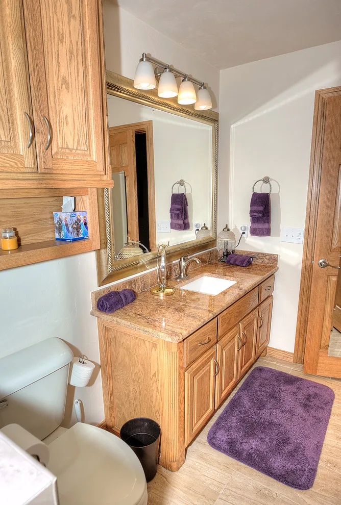 Modern Bathroom by Home Renew - Photo 4