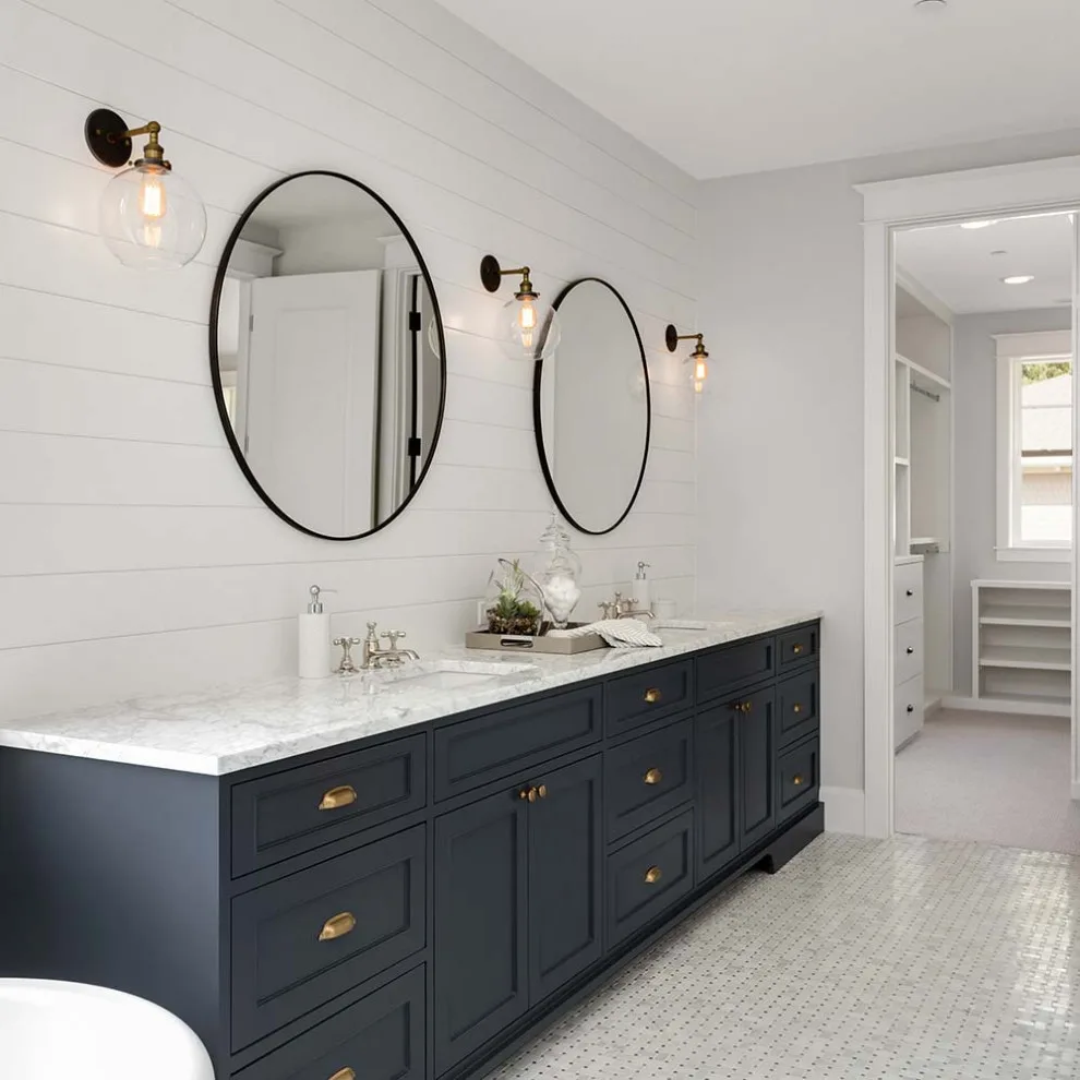 Modern Bathroom by H.H. Premium Home Builders - Photo 2