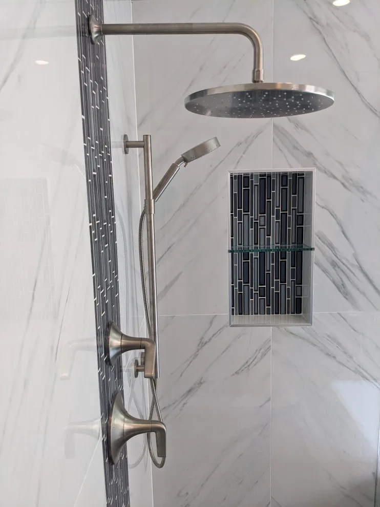 Modern grey and white bathroom by Prime & Precision - Photo 12