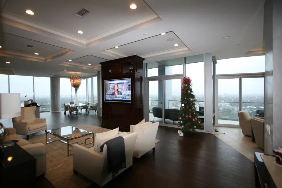 Houston Modern Urban Skyscraper by Carter & Company - Photo 2