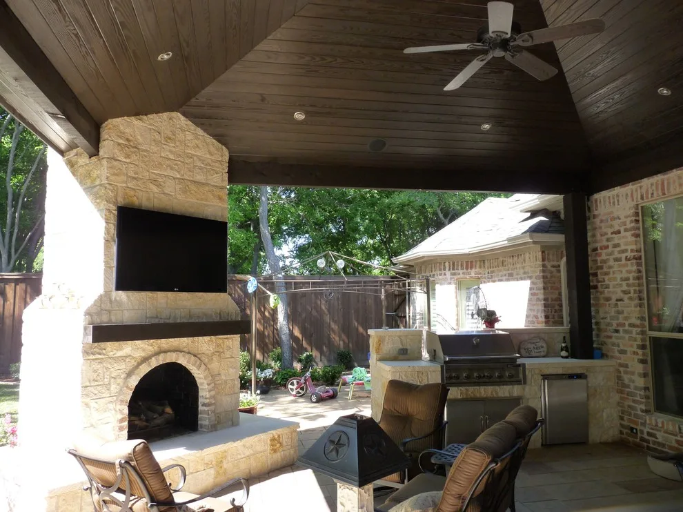 Enclosed Patio with Fireplace by Goloudon - Photo 3