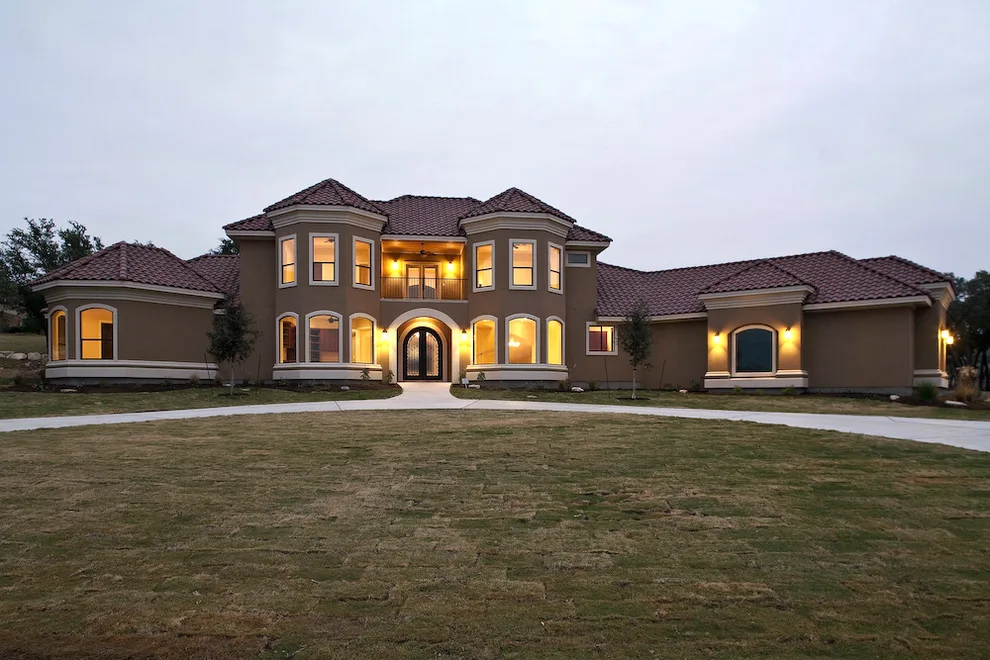 Tailored Hill Country Residence by Town Oak Construction - Photo 9