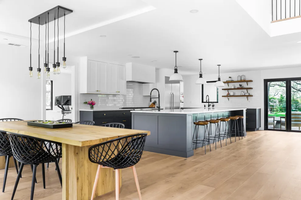 Modern Tailored Construction by Lifestyle Designs And Remodeling - Photo 4