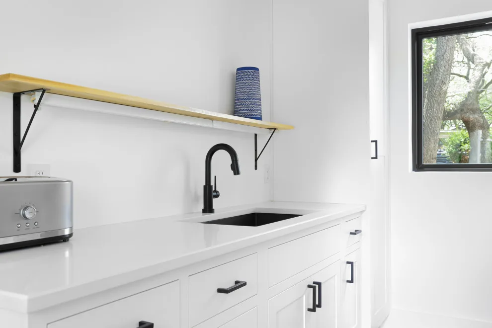 Modern Tailored Construction by Lifestyle Designs And Remodeling - Photo 11
