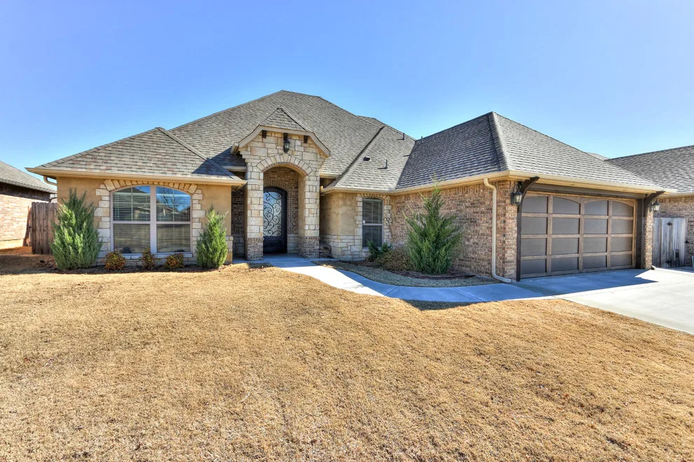 Tailored Residence in Moore, OK by Hawn Bros Construction LLC - Photo 26