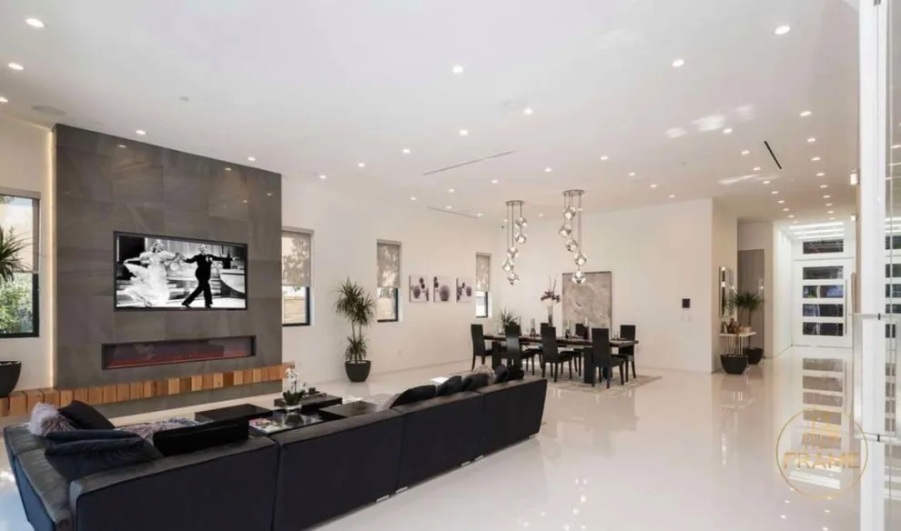Tailored Residence in Tustin by Frame Build&Design - Photo 9