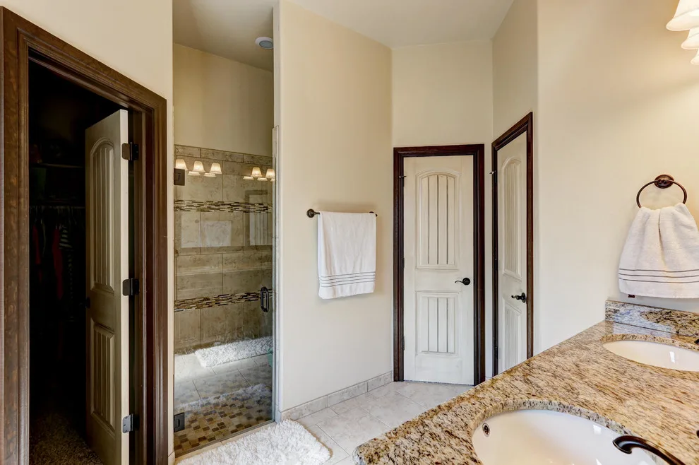 Tailored Residence, Moore, OK by Hawn Bros Construction LLC - Photo 38