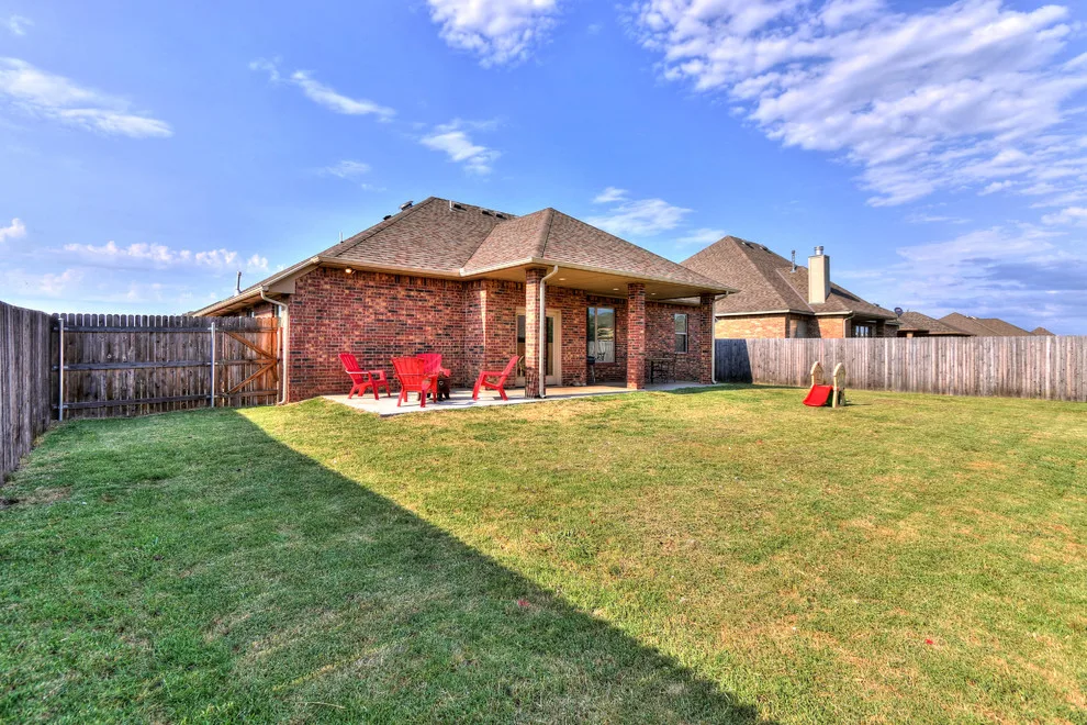 Tailored Residence, Moore, OK by Hawn Bros Construction LLC - Photo 18