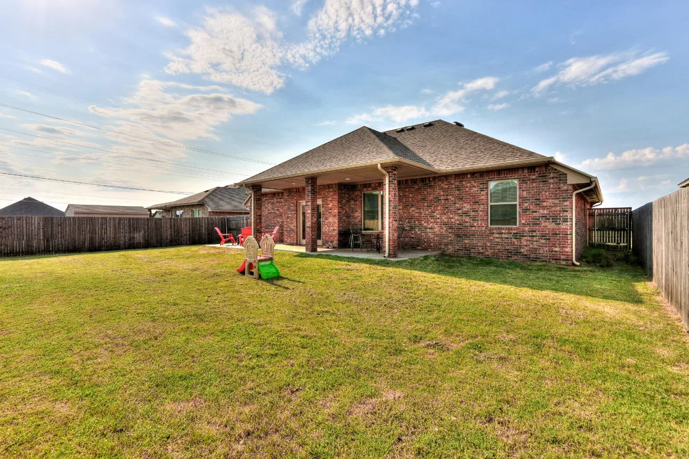 Tailored Residence, Moore, OK by Hawn Bros Construction LLC - Photo 34