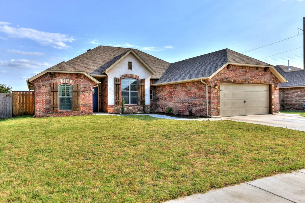 Tailored Residence, Moore, OK by Hawn Bros Construction LLC - Photo 63