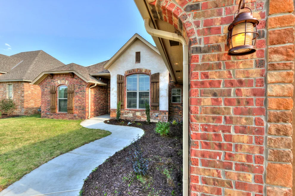 Tailored Residence, Moore, OK by Hawn Bros Construction LLC - Photo 36