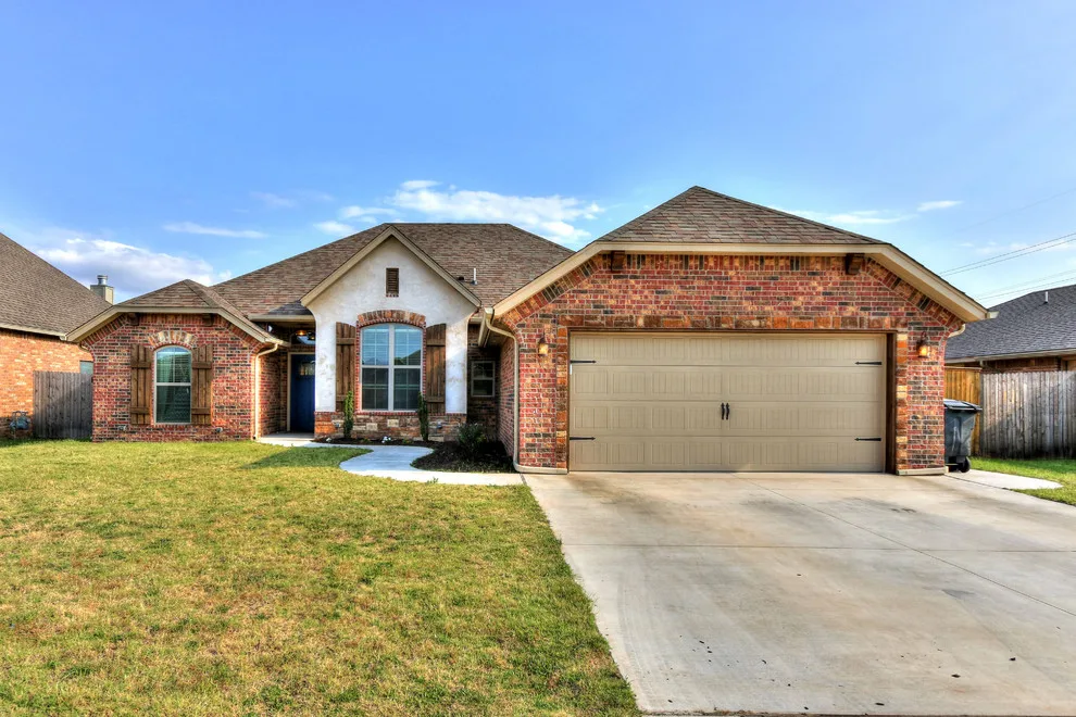 Tailored Residence, Moore, OK by Hawn Bros Construction LLC - Photo 26