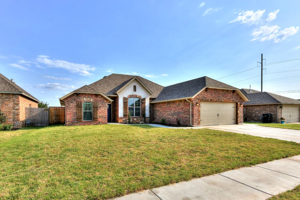 Tailored Residence, Moore, OK by Hawn Bros Construction LLC - Photo 54