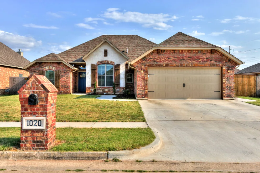 Tailored Residence, Moore, OK by Hawn Bros Construction LLC - Photo 53
