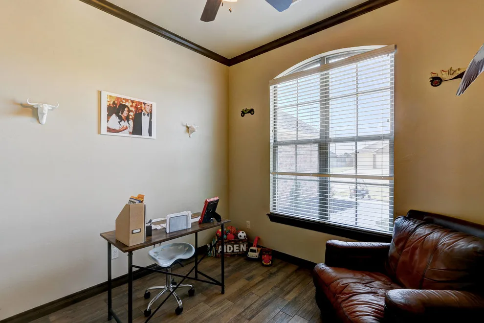Tailored Residence, Moore, OK by Hawn Bros Construction LLC - Photo 9