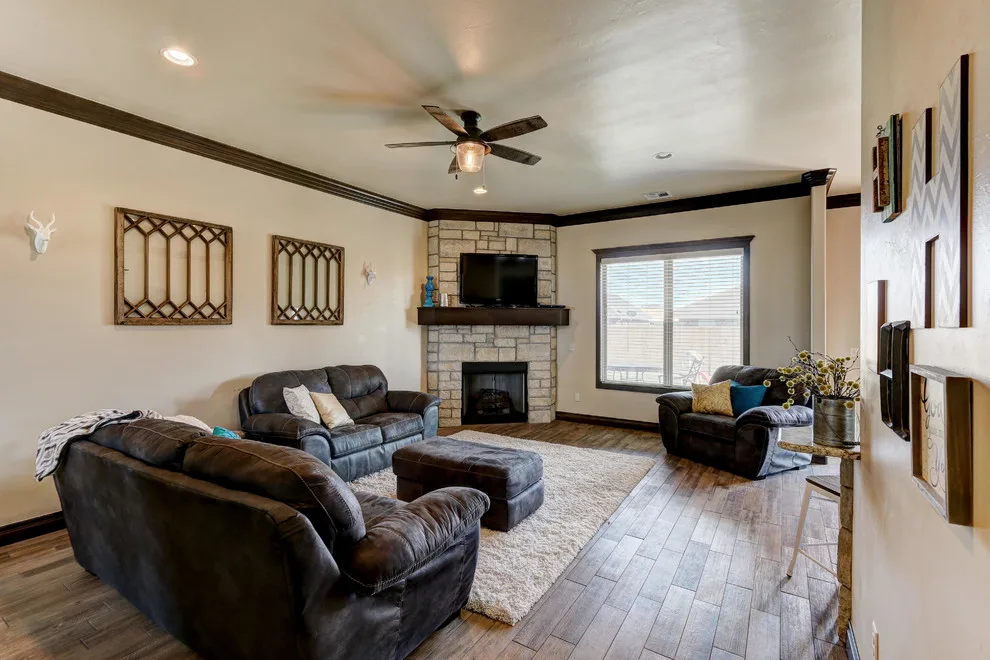 Tailored Residence, Moore, OK by Hawn Bros Construction LLC - Photo 20
