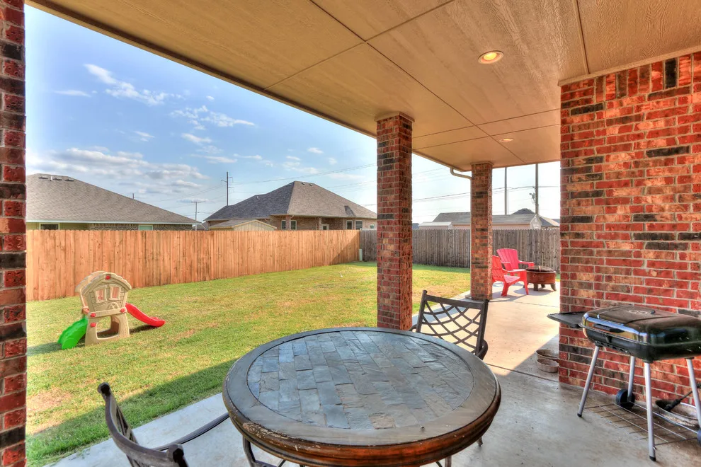 Tailored Residence, Moore, OK by Hawn Bros Construction LLC - Photo 11